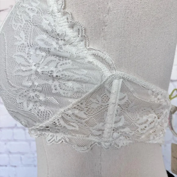 FREE PEOPLE INTIMATELY Last Dance Ivory Lace Halter Bralette--XL - Picture 6 of 16
